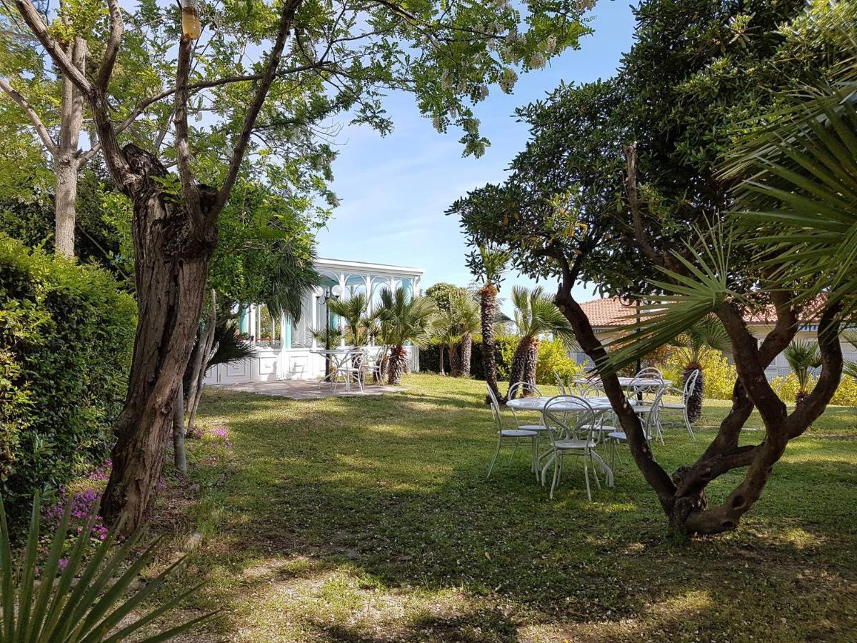Villa Arlini Пинето Экстерьер фото